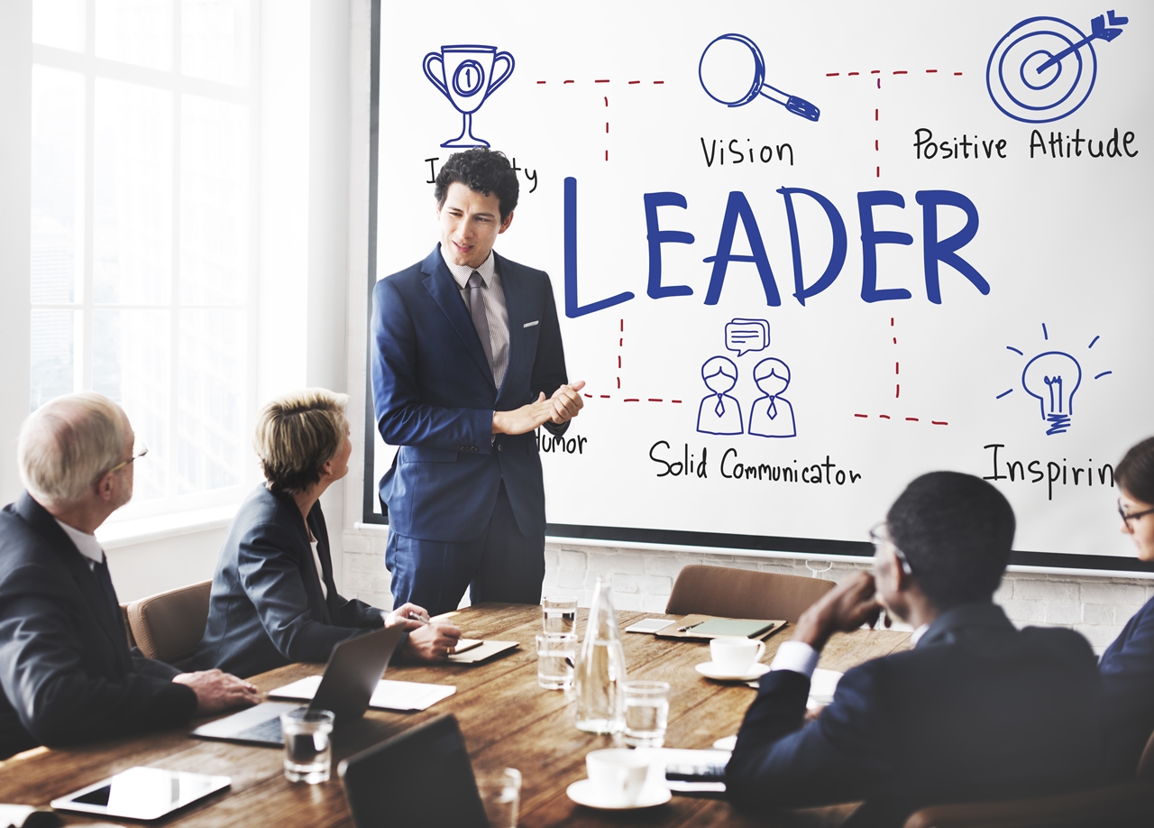 Gaya Kepemimpinan Demokratis: Contoh, Karakteristik, Kelebihan dan Kekurangannya