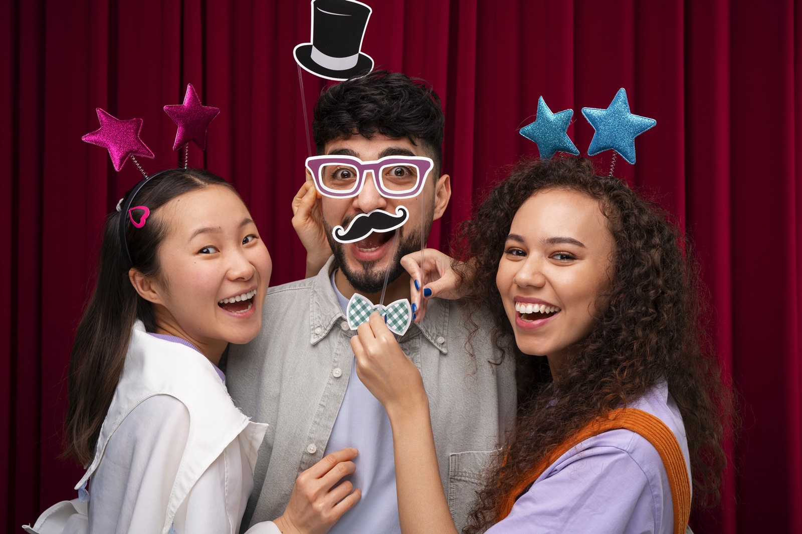 Inspirasi Pose Photobooth Grup yang Seru