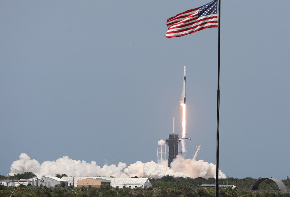 NASA Luncurkan Roket Falcon 9 Milik Space X ke ISS