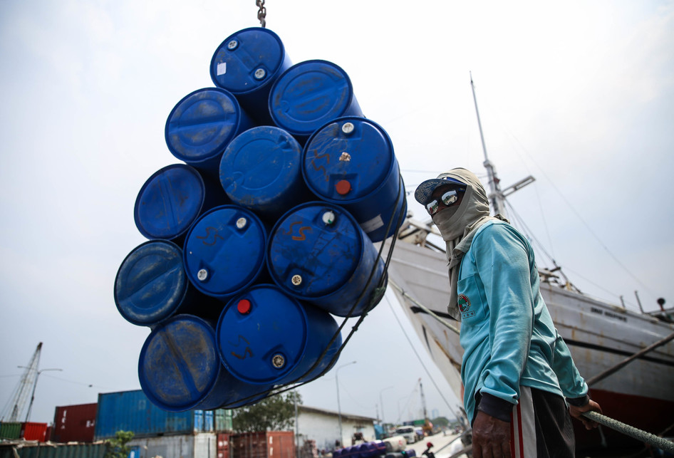 Melihat Aktivitas Bongkar Muat Di Pelabuhan Sunda Kelapa