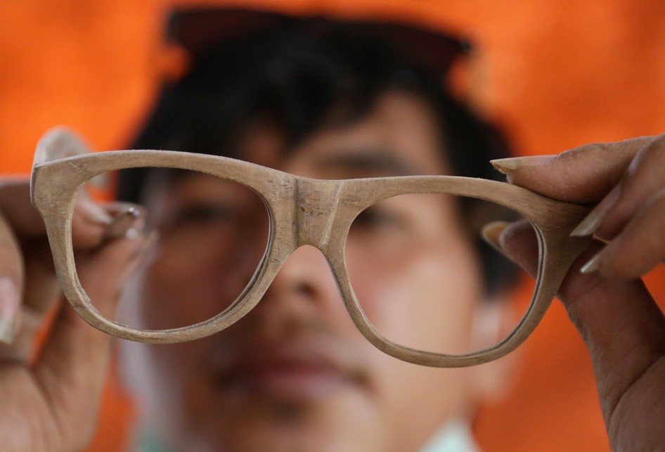 Perajin Kacamata Dari Limbah Kayu di Tangerang Selatan