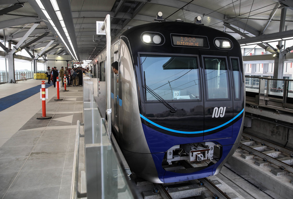 Kereta Mass Rapid Transit MRT atau Ratangga