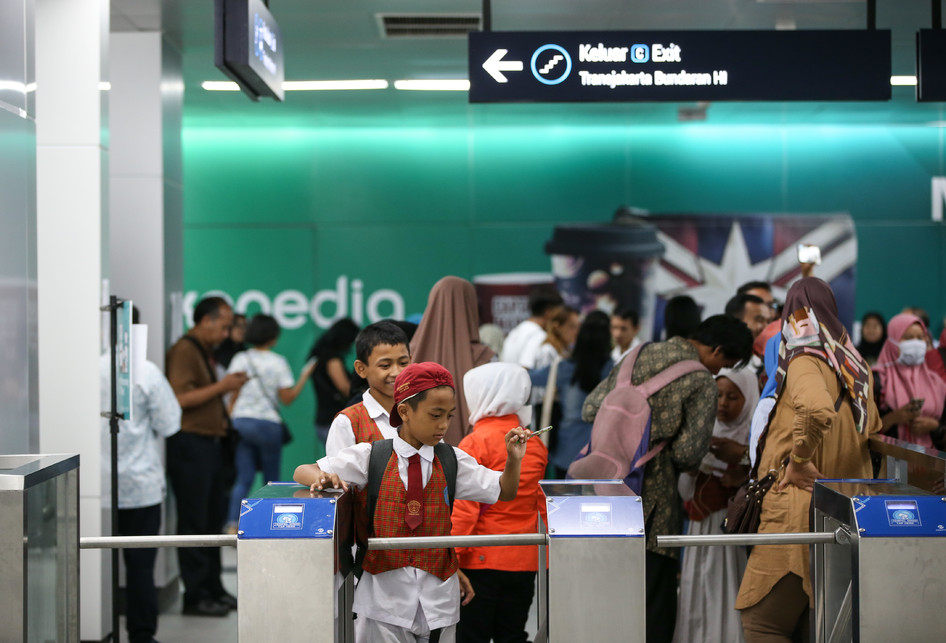 MRT Resmi Beroperasi