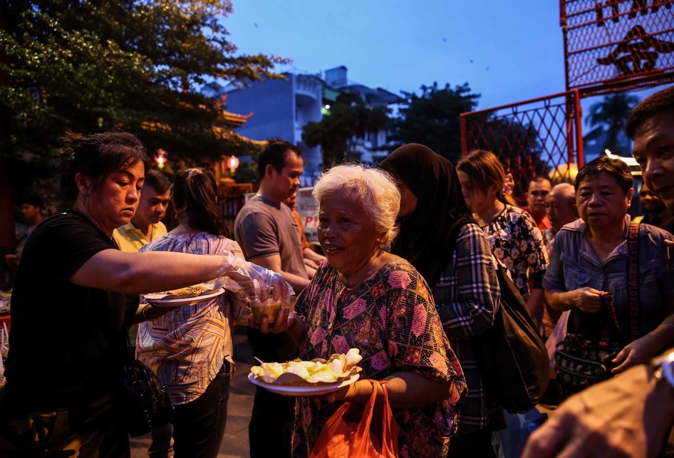 Buka Puasa di Kelenteng Kim Tek Ie Ramadhan