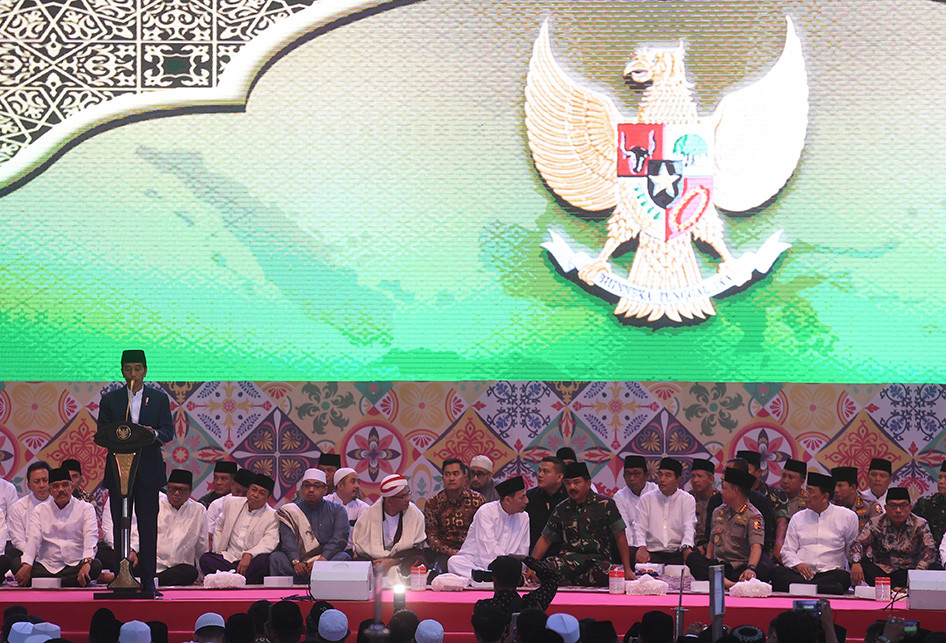 PRESIDEN BUKA PUASA DENGAN TNI-POLRI