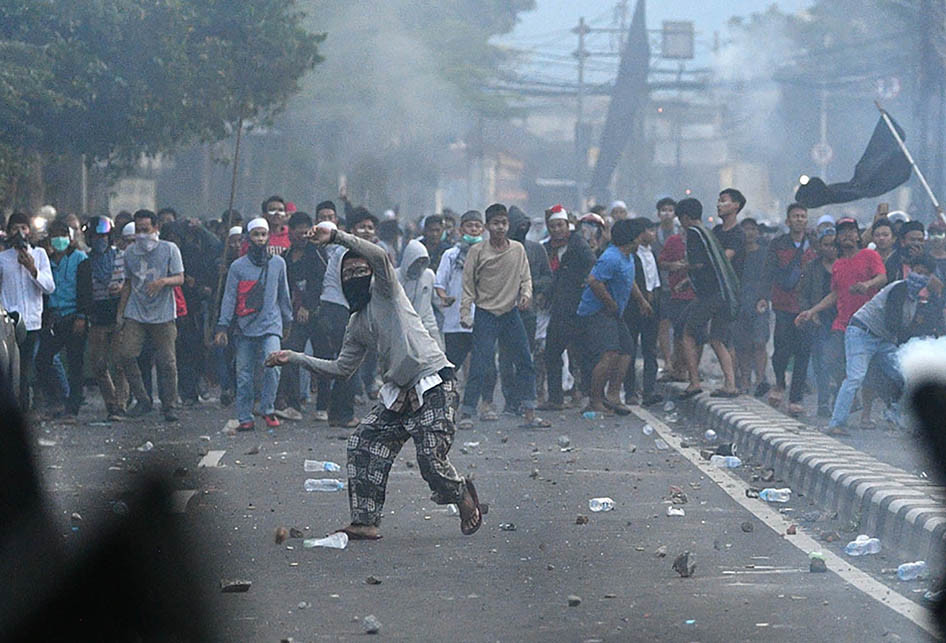 BENTROK MASIH BERLANGSUNG DI JALAN KS TUBUN