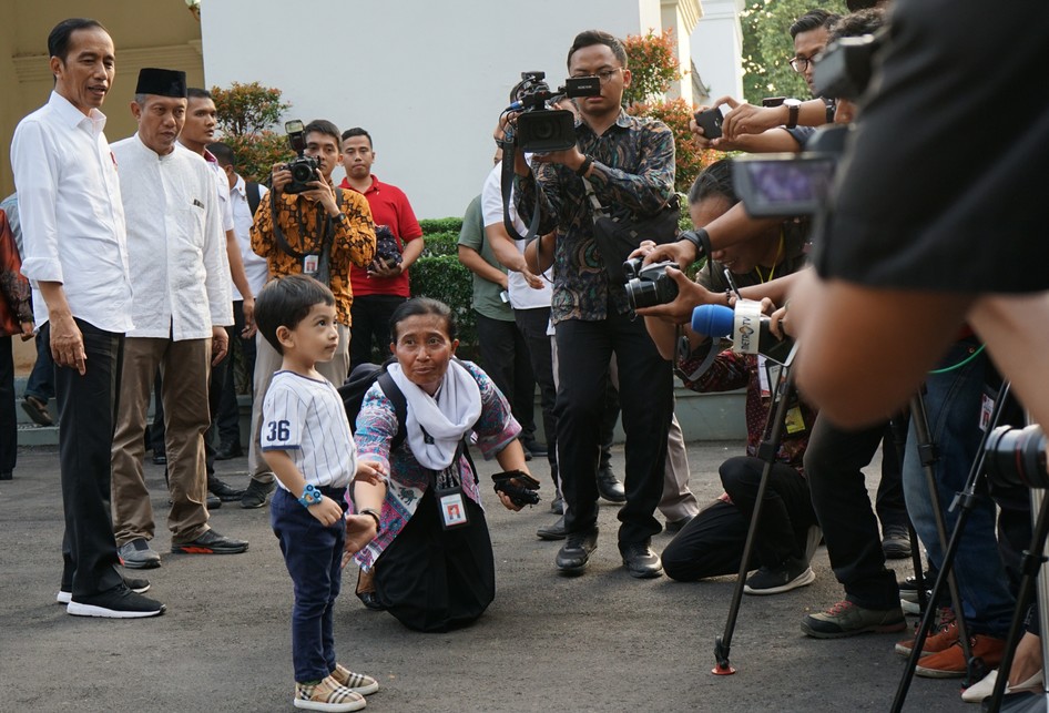 Jan Ethes saat ditanya awak media