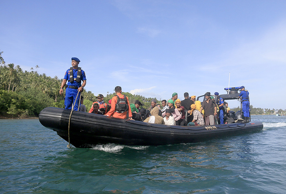 Evakuasi Korban Selamat Kapal Tenggelam di Pulo Aceh 