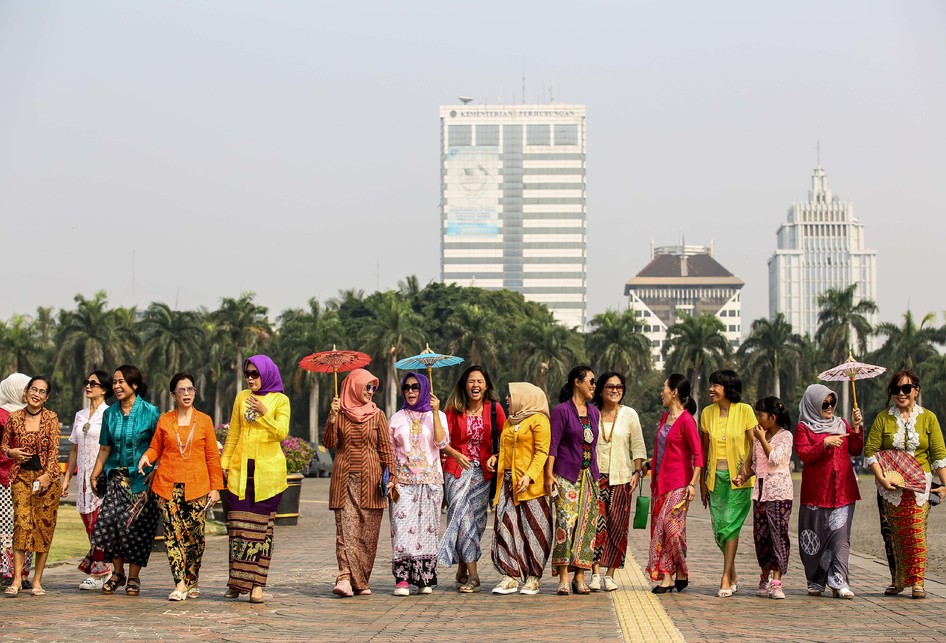 Selasa Berkebaya Tugu Monas