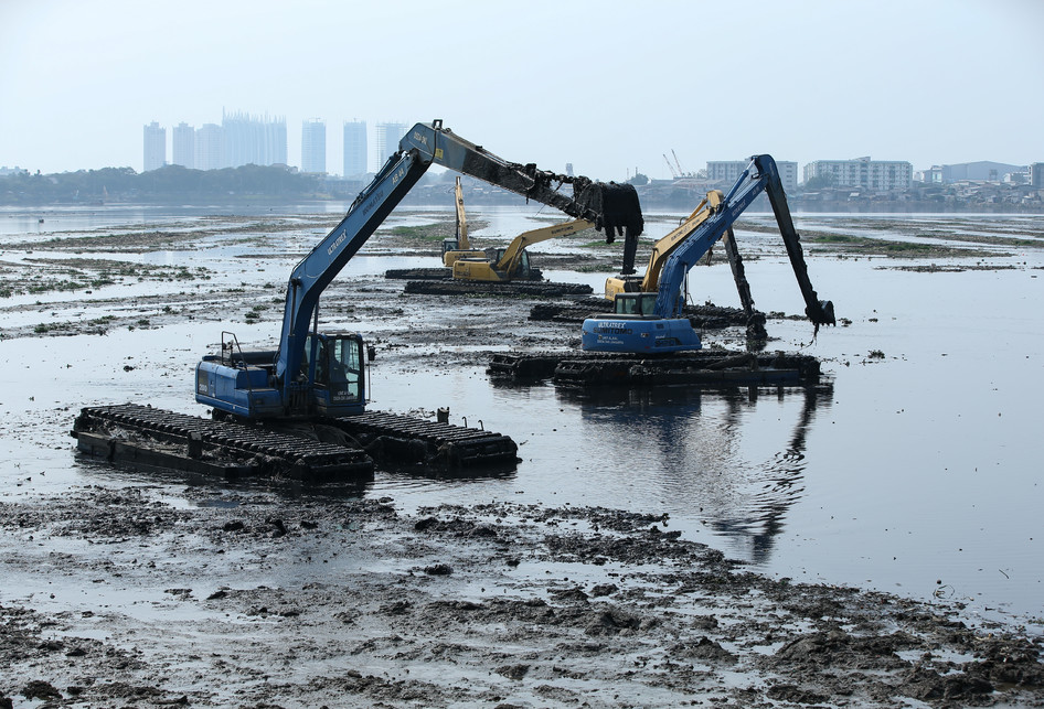 Pengerukan Waduk Pluit