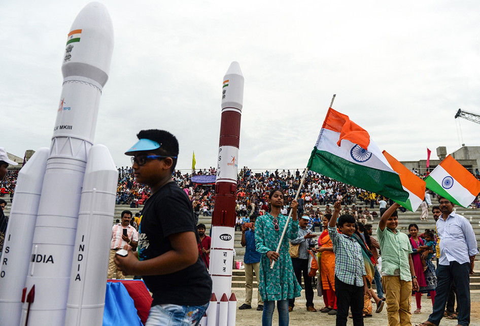 India Luncurkan Roket untuk Misi Pendaratan di Bulan