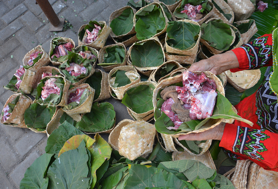 KEMAS DAGING KURBAN DENGAN BESEK