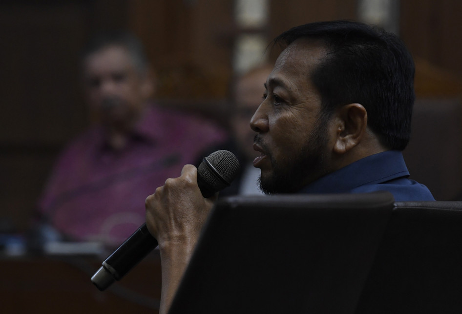Terpidana kasus e-KTP Setya Novanto bersaksi dalam sidang lanjutan kasus dugaan suap proyek PLTU Riau-1, dengan terdakwa mantan Dirut PLN Sofyan Basir di Pengadilan Tipikor, Jakarta, Senin (12/8/2019). (ANTARA FOTO/PUSPA PERWITASARI)