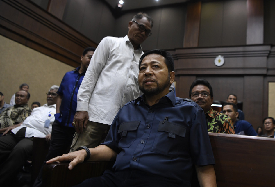 Penampilan terpidana kasus e-KTP Setya Novanto saat bersaksi dalam sidang lanjutan kasus dugaan suap proyek PLTU Riau-1, dengan terdakwa mantan Dirut PLN Sofyan (ANTARA FOTO/PUSPA PERWITASARI)