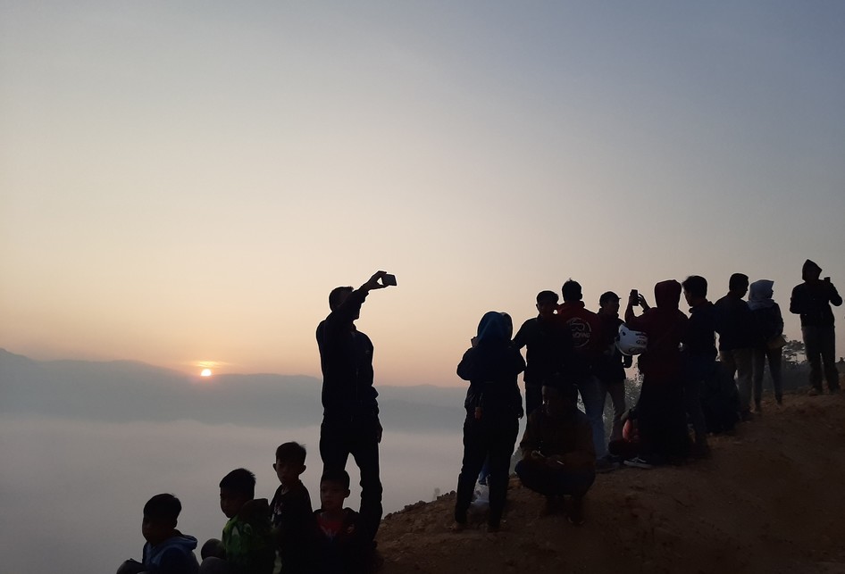 Viral Negeri di Atas Awan