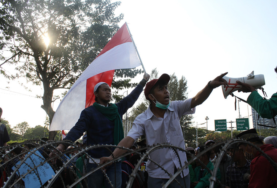 Mahasiswa, Buruh, Dan Pelajar Gelar Demo Lanjutan Di Depan Gedung DPR