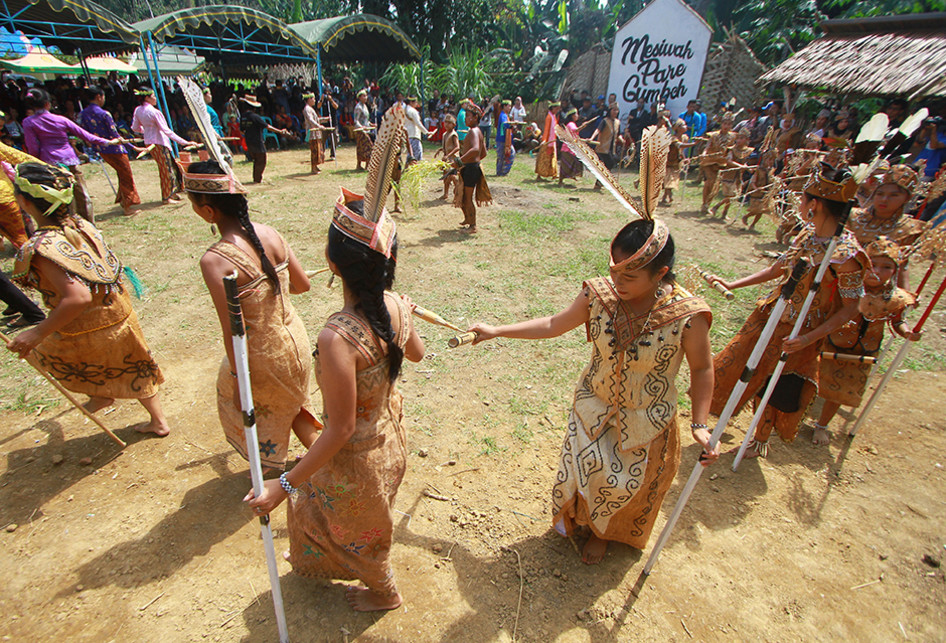 CARA BERSYUKUR ALA DAYAK DEAH