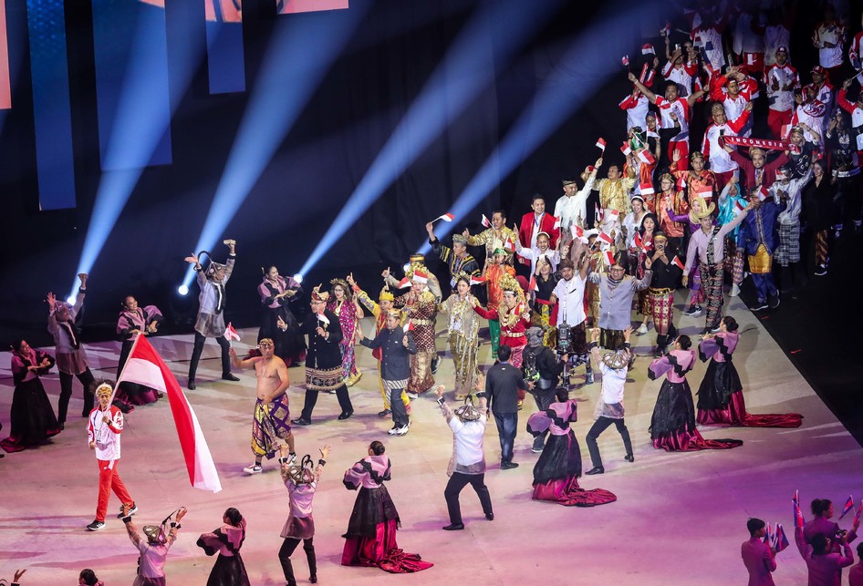 Defile Kontingen Indonesia di Pembukaan SEA Games 2019