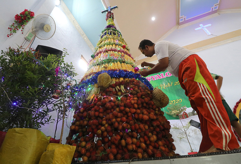 POHON NATAL DARI HASIL BUMI