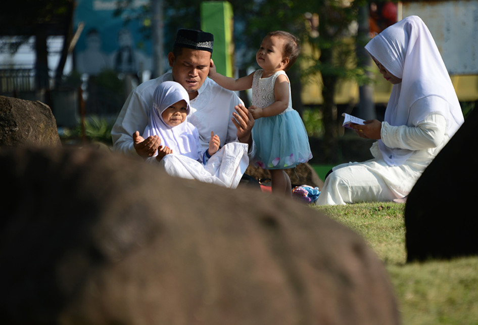 ZIARAH KUBURAN TSUNAMI ULEE LHEUE