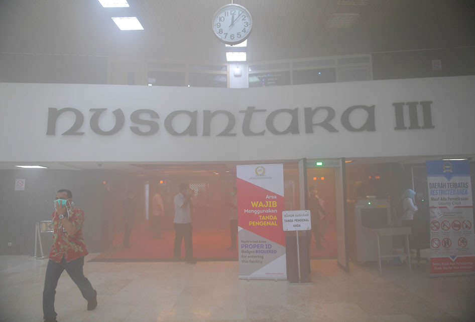 KEPULAN ASAP DI GEDUNG NUSANTARA III