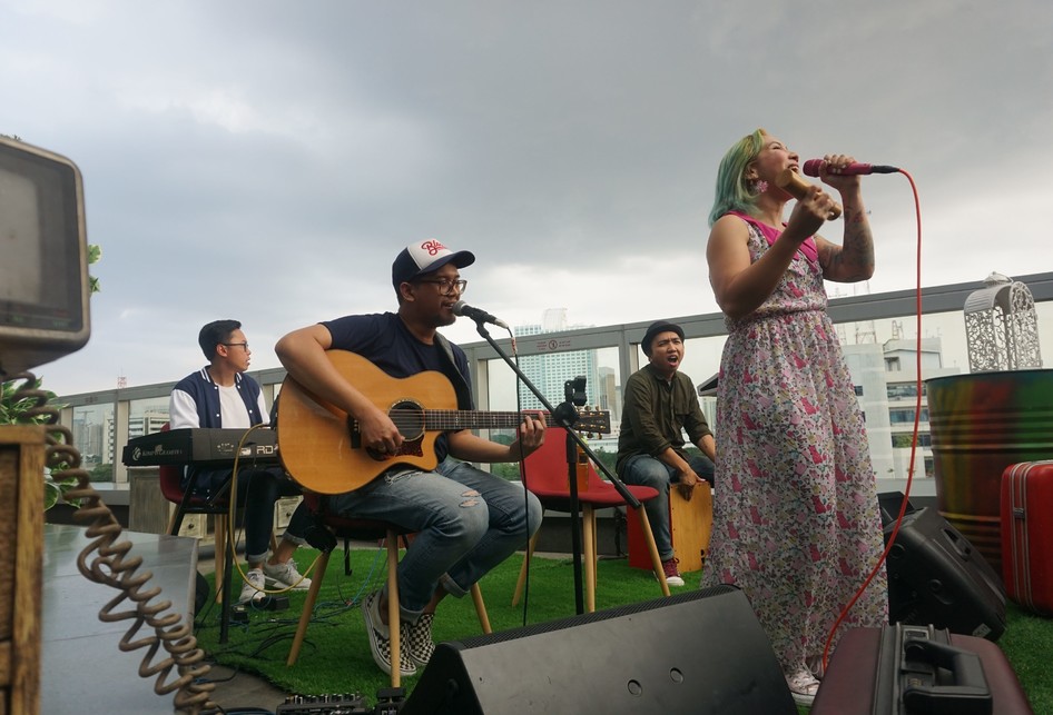 Penamiplan Ten2Five di Rooftop Gigs