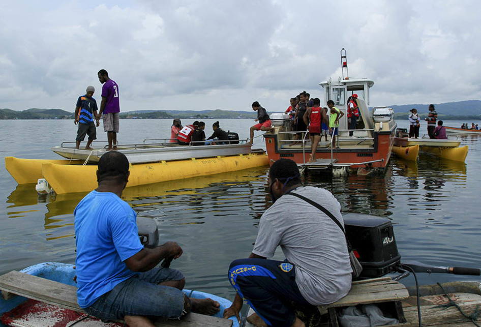 PESAWAT JATUH DI DANAU SENTANI