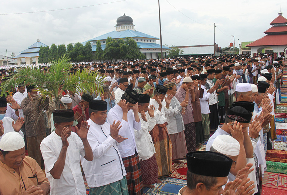 SHALAT IDUL FITRI TAREKAT SYATTARIAH DI NAGAN RAYA