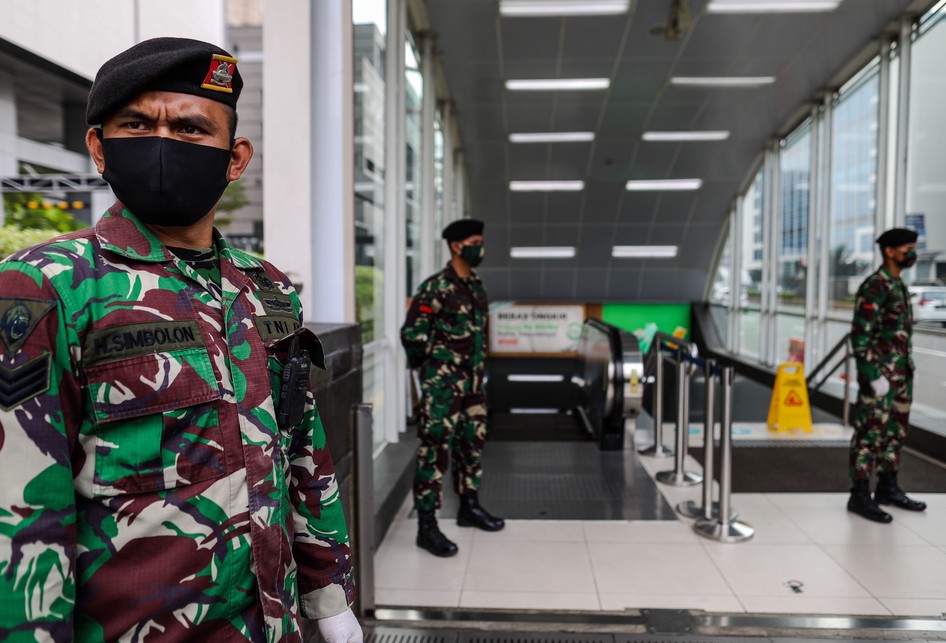 TNI di Stasiun MRT Bundaran HI