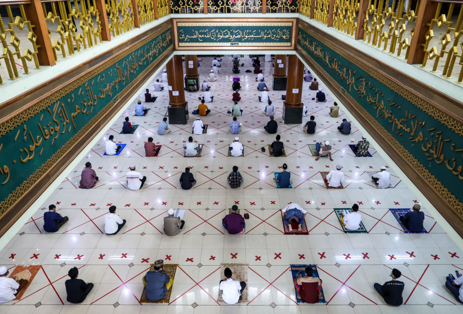 Shalat Jumat di Masjid Agung Al-Barkah, Kota Bekasi