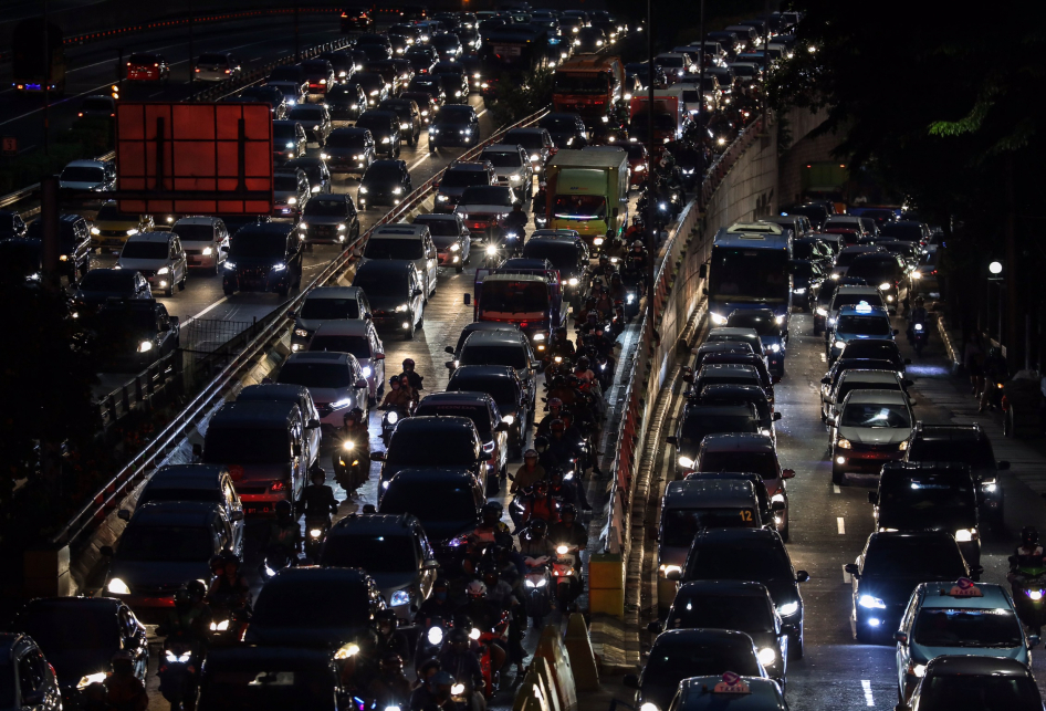 Jalanan Macet Pembatasan Sosial Berskala Besar (PSBB) Transisi