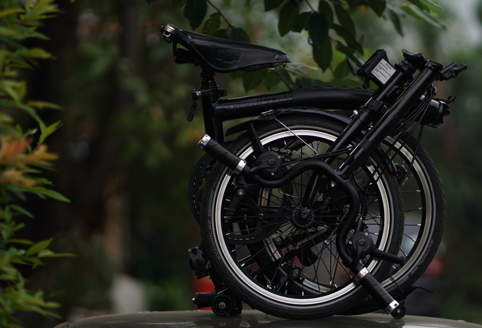 Menikmati Keindahan Detail Sepeda  Brompton 