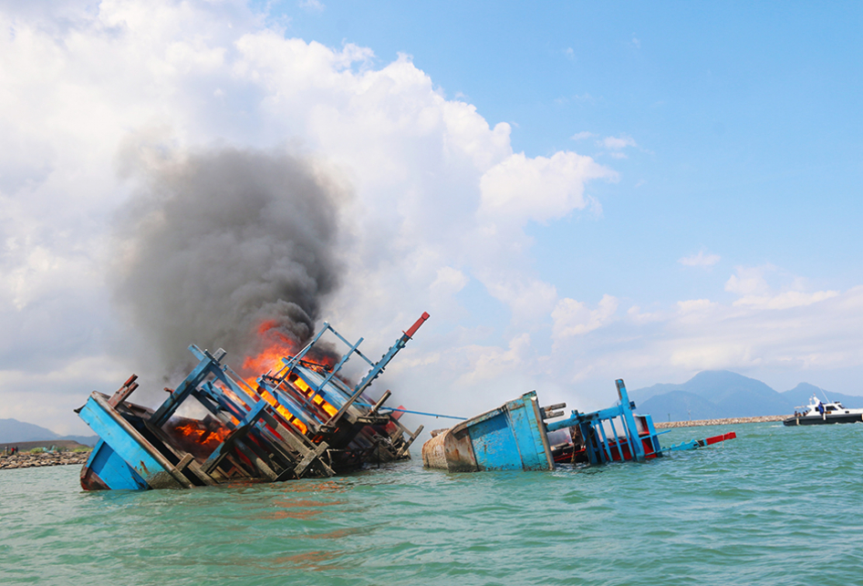 Dua Kapal Nelayan Asing Dibakar dan Ditenggelamkan di Aceh