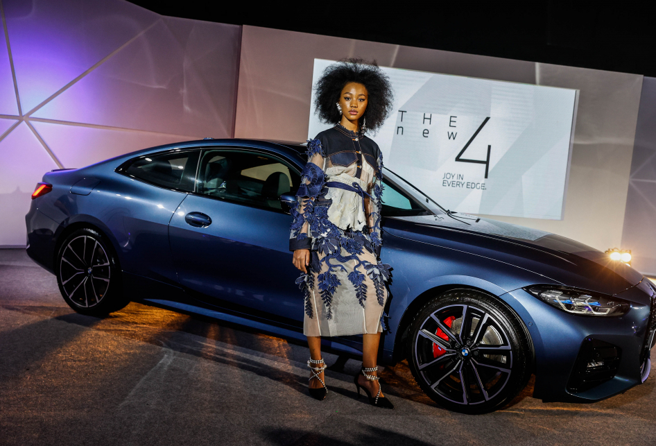 Mobil BMW seri 4 terbaru BMW 430i Coupe dan BMW 430i Convertible