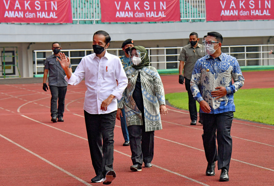 Jokowi Tinjau Vaksinasi Covid-19 di Stasiun Bogor dan Stadion Pa