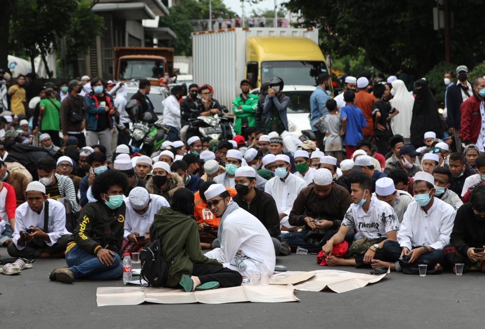 Rizieq Shihab Divonis 4 Tahun Penjara, Simpatisan Blokade Jalan