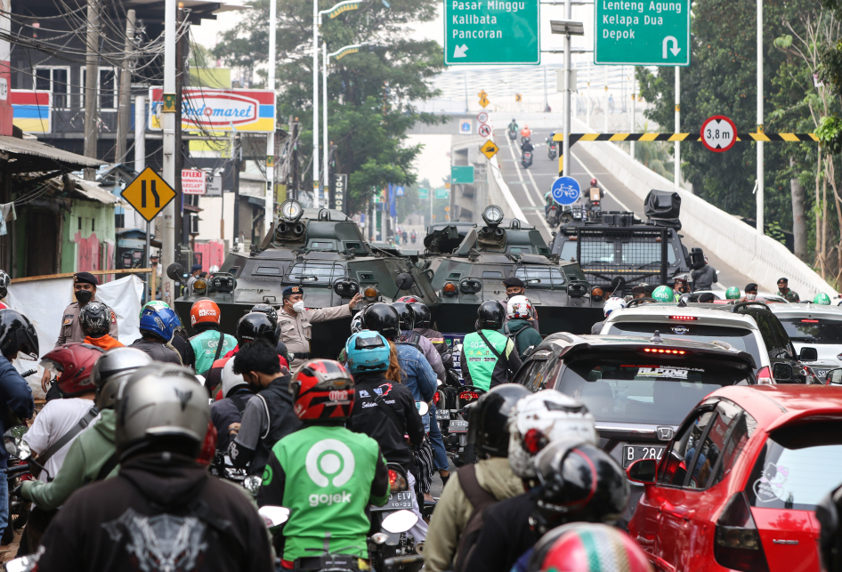 Penyekatan PPKM Darurat di Lenteng Agung