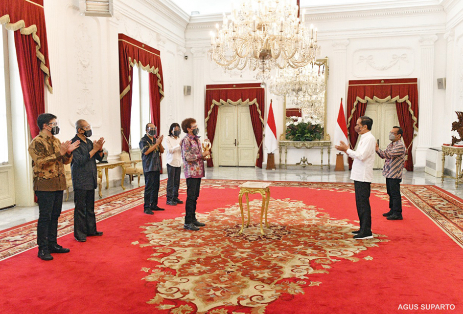 Presiden Jokowi Beri Penghargaan Khusus ke Godbless