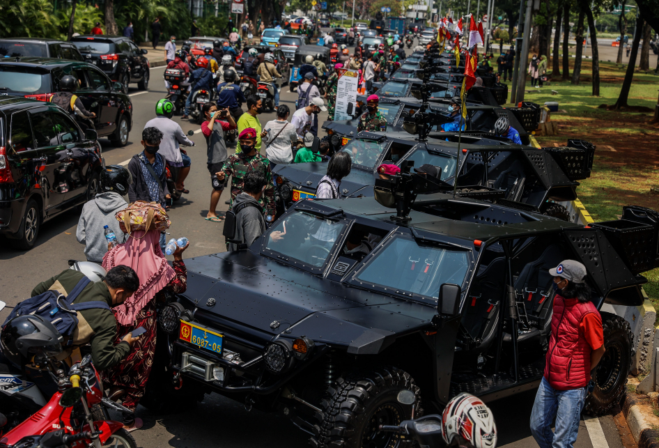 HUT Ke-76 TNI, Ratusan Alutsista Gagah Berjejer di Sekitar Istan