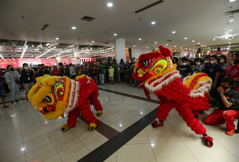 Pementasan Barongsai di Pusat Perbelanjaan