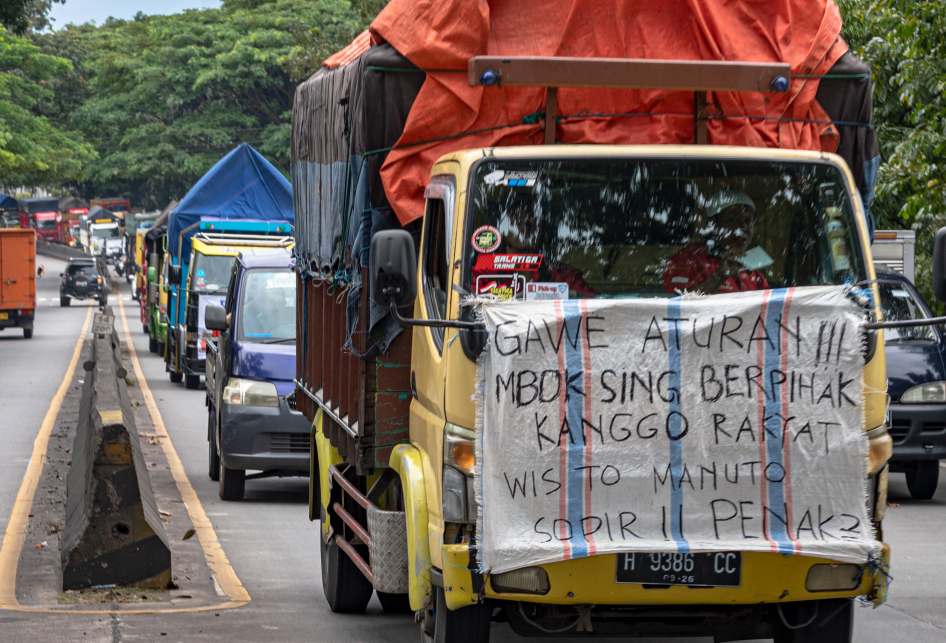 Sopir Truk Di Surabaya Dan Semarang Demo Protes Aturan ODOL