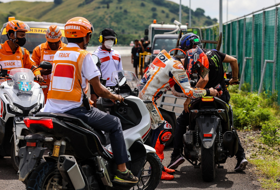 Warm Up MotoGP Mandalika: Marquez Crash Lagi, Langsung Dibawa ke