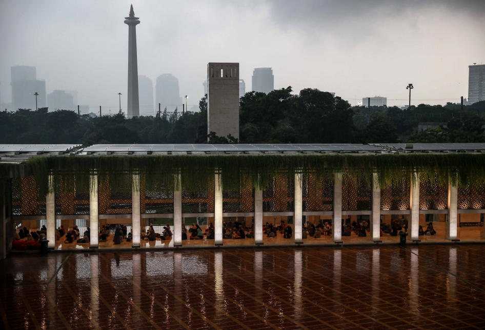 Isi Kegiatan Ramadhan, Dengan Tadarus Al Qur'an di Masjid Istiql