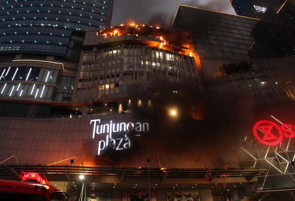 Kebakaran di Tunjungan Plaza 5 