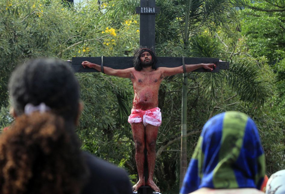 Prosesi Jalan Salib Mengenang Sengsara dan Wafat Yesus di Jayapura