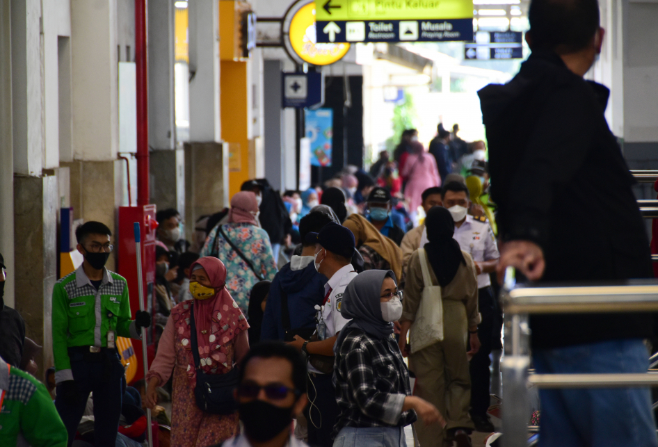Walikota Bandung Meninjau Arus Mudik di Stasiun Kereta