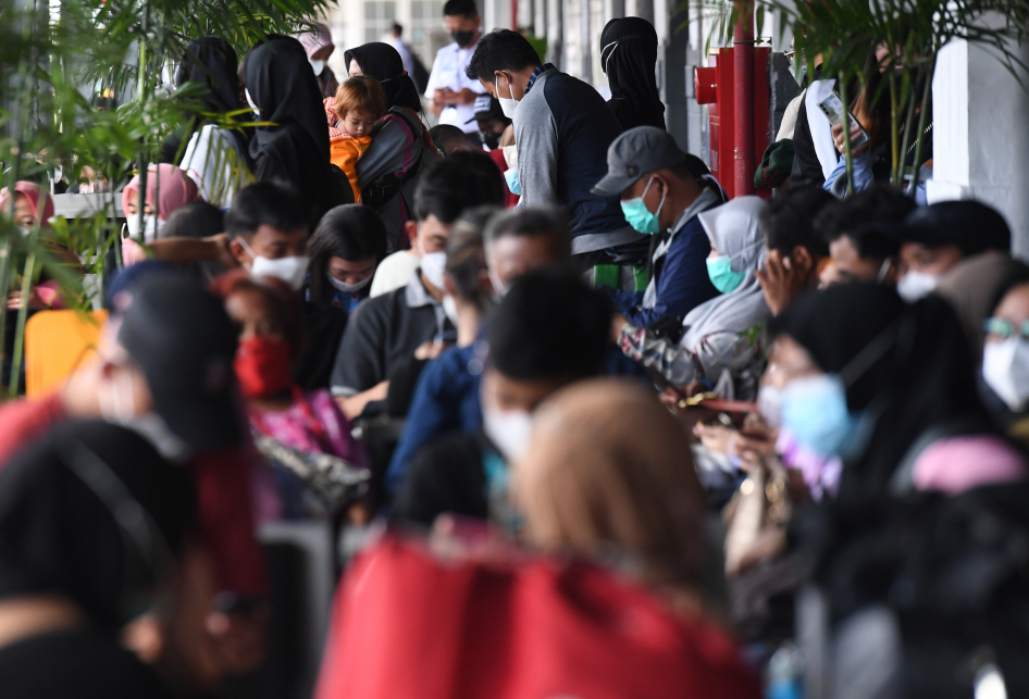 Arus Mudik di Stasiun Pasar Senen