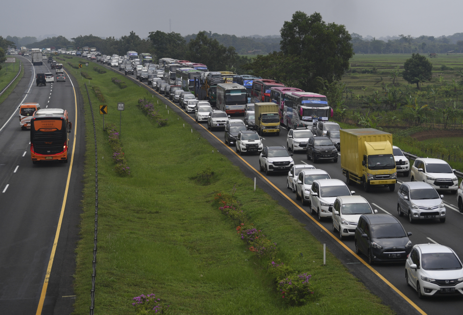 Arus Kendaraan Tol Cikopo-Palimanan Mulai Padat