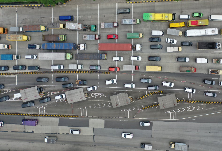 Antrean Kendaraan di Gerbang Tol Cikupa