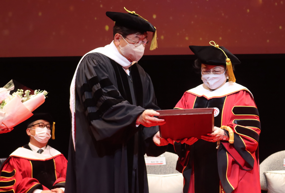 Megawati Terima Gelar Profesor dari Seoul Institute of the Arts 